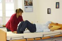 - die pflegebedürftige Person kann ihren Oberkörper selbst drehen