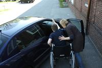 - als unterstützende Person gebe ich dem anderen Menschen die Möglichkeit, sich selber fest zu halten oder ab zu stützen