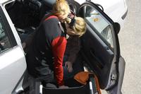 - die zu unterstützende Person kann sich mit Hilfe meiner Beine absichern