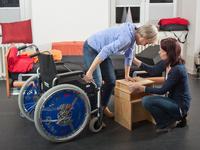 - ein behutsames Begleiten ermöglicht das schrittweise Drehen