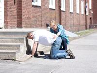 - Die weiche Unterlage schützt die Knie