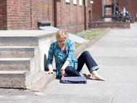 - Legen Sie eine Unterlage zum Schutz für Ihre Knie bereit